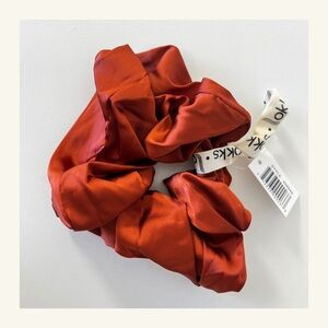💸 FREE with $50+ Bundle - Satin Scrunchie in Burnt Orange